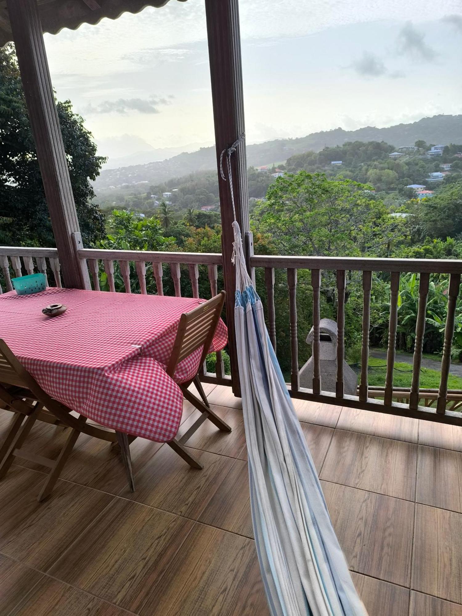 Studio Brazilia Bois Et Nature, Terrasse Avec Vue Sur Les Pitons Le Robert Dış mekan fotoğraf
